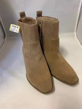 NWT UNIVERSAL THREADS SHOES 6.5 Taupe Boots