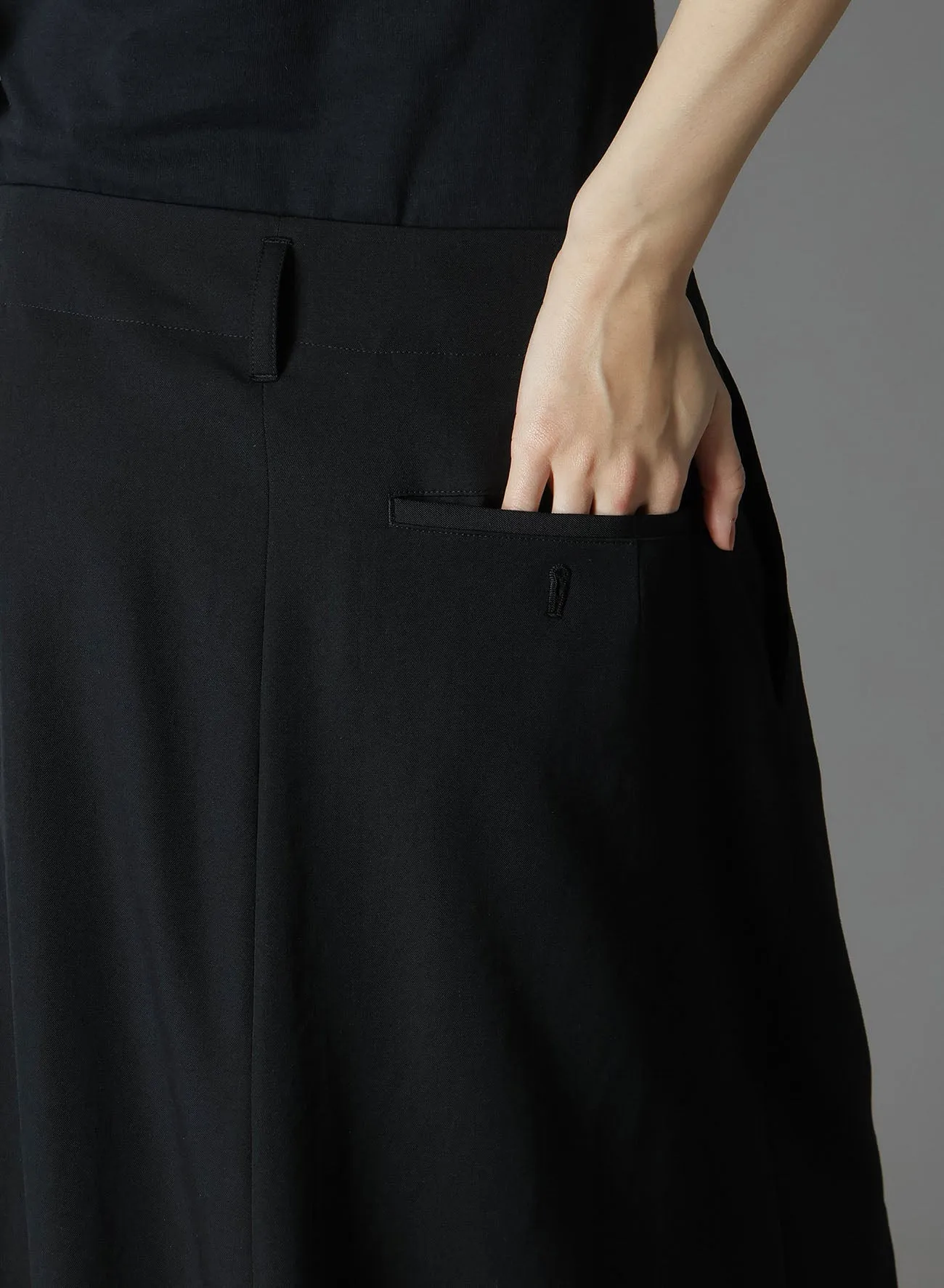 WOOL GABARDINE ZIPPER POCKET SKIRT